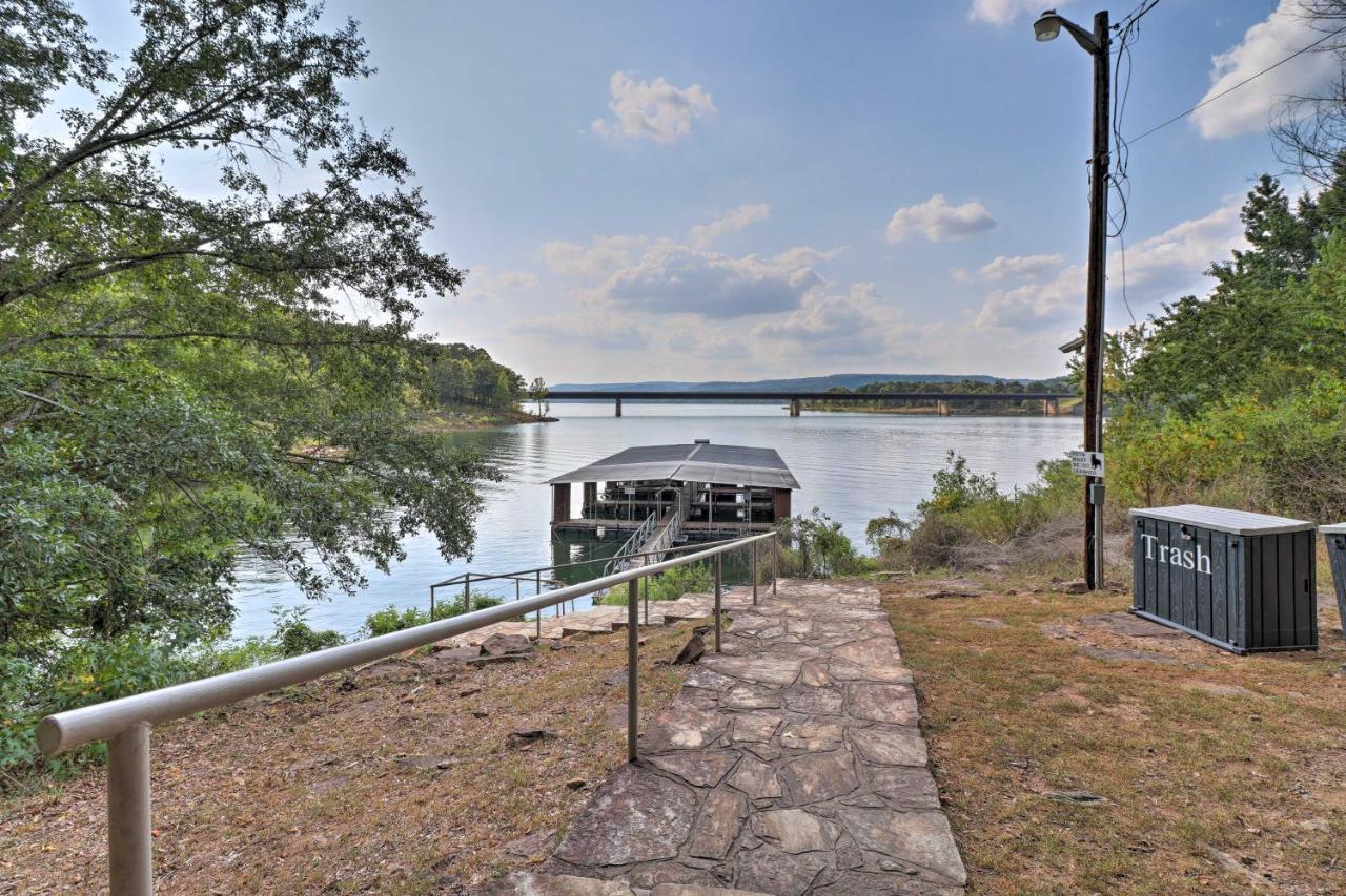 Lakefront Greers Ferry Cabin With Covered Boat Slip! Fairfield Bay 외부 사진