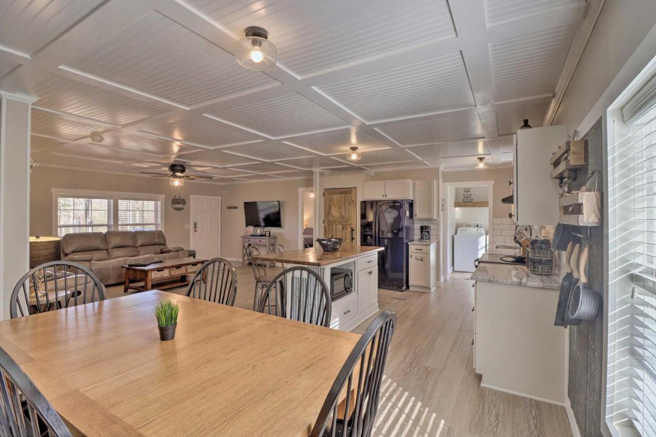 Lakefront Greers Ferry Cabin With Covered Boat Slip! Fairfield Bay 외부 사진