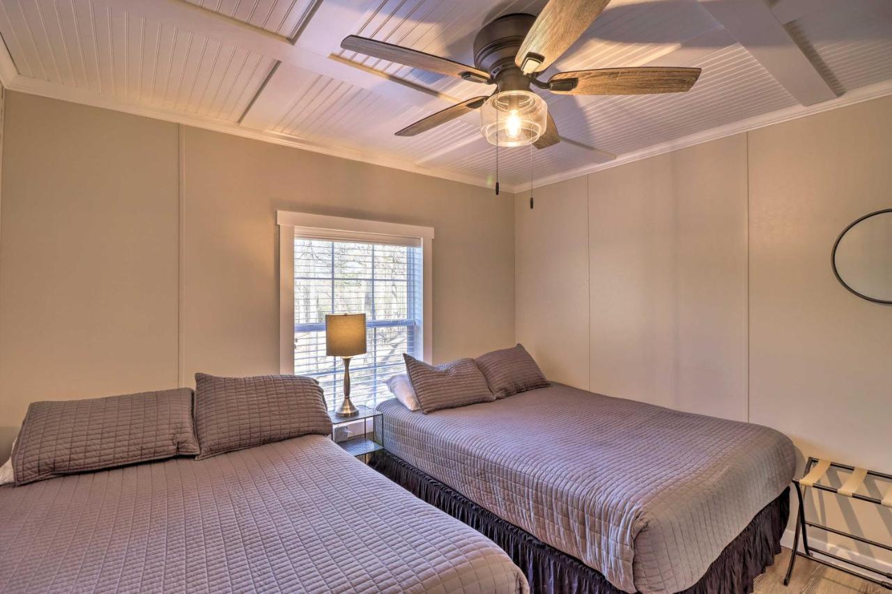 Lakefront Greers Ferry Cabin With Covered Boat Slip! Fairfield Bay 외부 사진